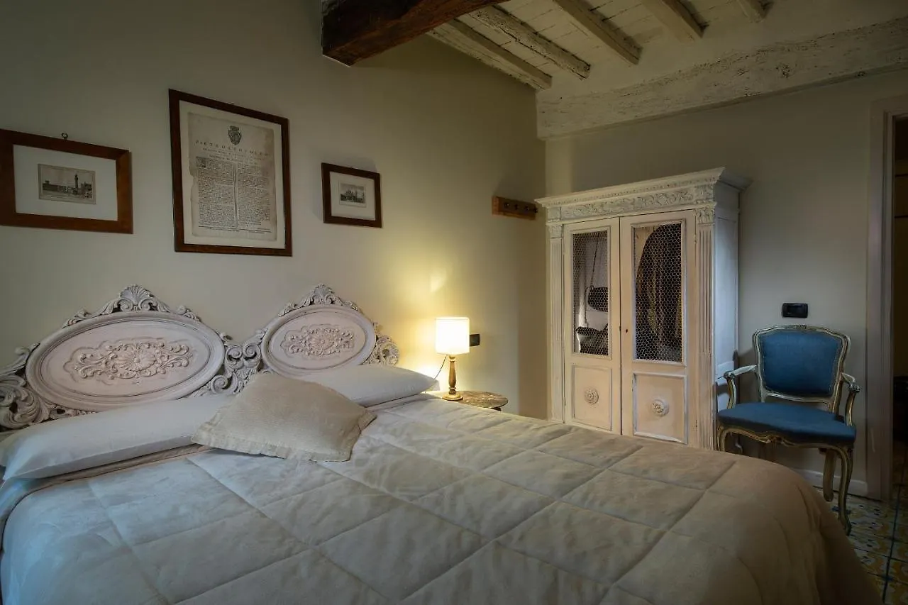 Bed and Breakfast Il Battistero Siena Residenza d'Epoca 2*,  Italia